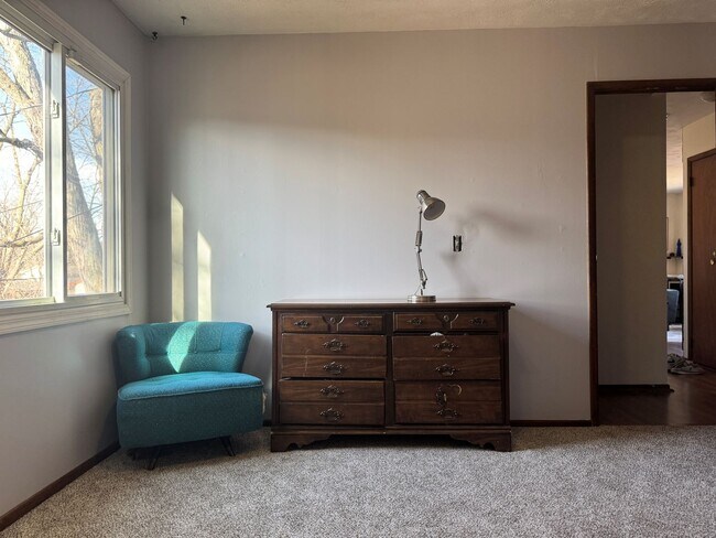 Building Photo - Spacious 4-Bed Ranch in Papillion–La Vista Schools