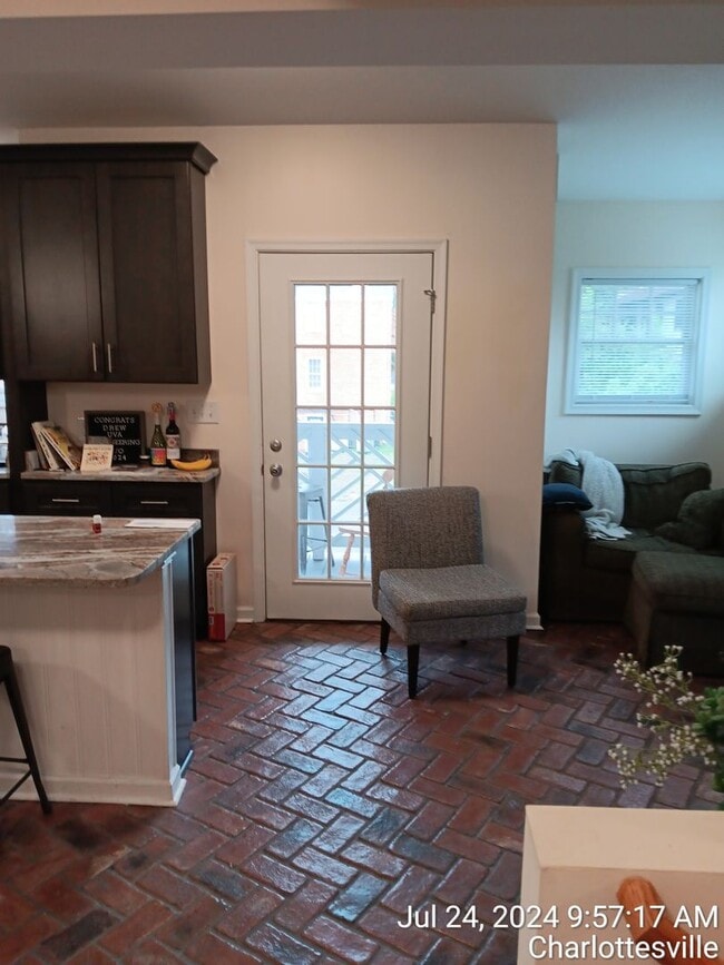 Building Photo - 14th Street NW / 2 Bedroom / 2 Bath Leasin...