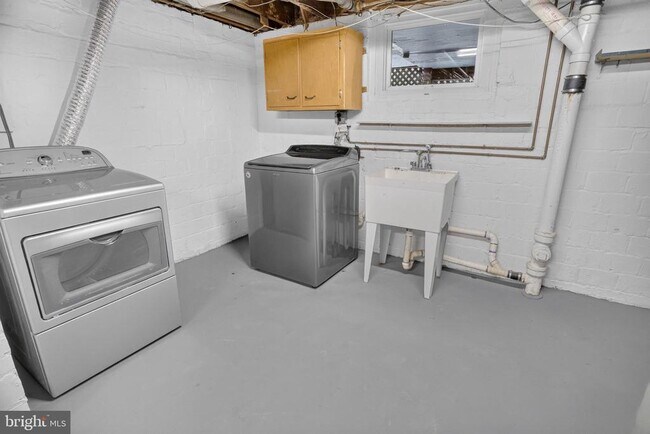 Building Photo - 4705 Hunt Ave