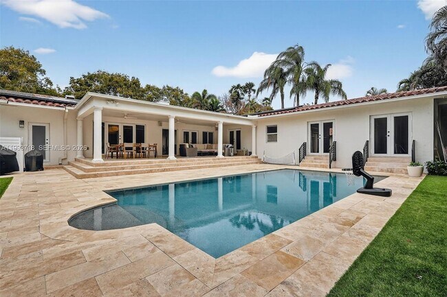 Building Photo - 3258 Riviera Dr