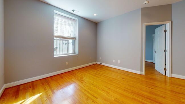 Building Photo - Modern 1 bedroom unit in Bloomingdale/Ecki...