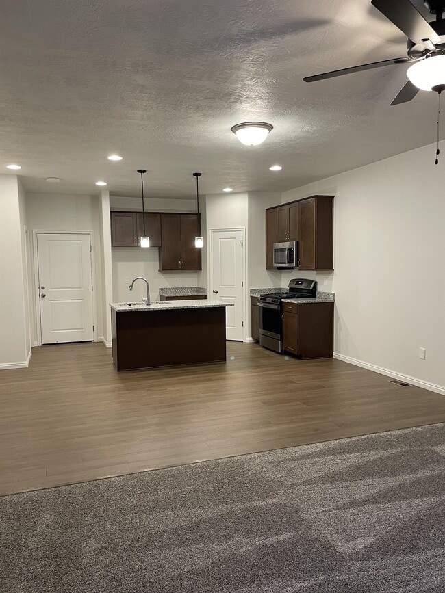 Building Photo - 15135 S Reins Way