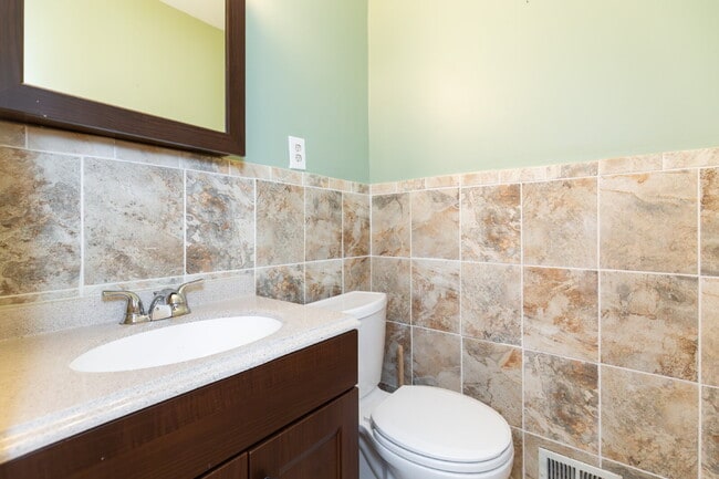 Building Photo - Spacious end-unit three-level townhome featuring 2 bedrooms and 2.5 bathrooms