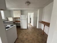 Building Photo - 1 bedroom, 1 bathroom Apartment! AVAILABLE NOW!
