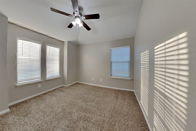 Building Photo - 18610 Willow Cove Dr