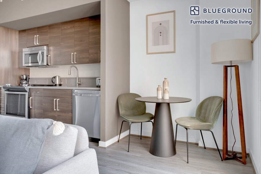 Building Photo - 600 H St NE