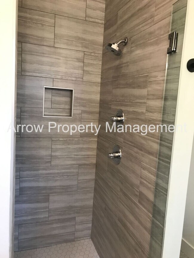 Building Photo - Gorgeous 4br New Construction in South Nas...