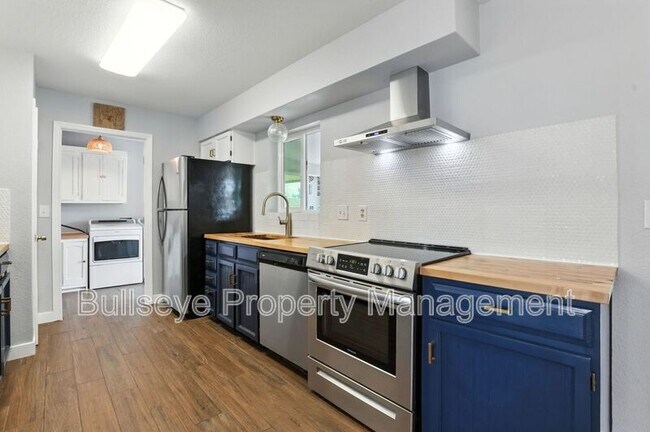 Building Photo - 433 S 113th Pl