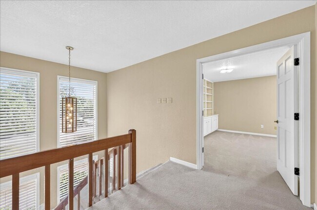 Building Photo - 5305 Greenbriar Dr