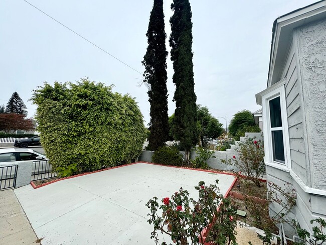 Building Photo - Beautifully upgraded and remodeled 1 bedro...