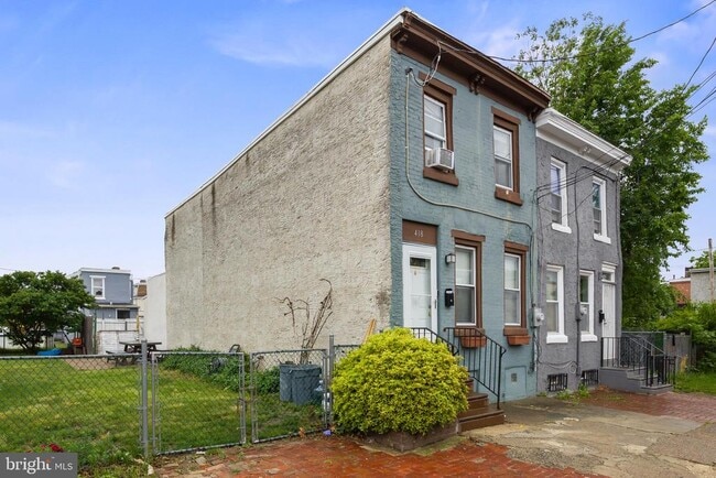 Building Photo - 418 Vine St