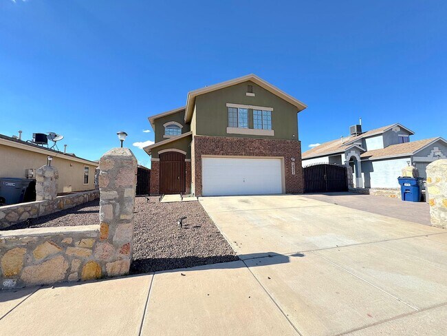 Building Photo - East El Paso 4 bed Refrig A/C w/Gorgeous L...