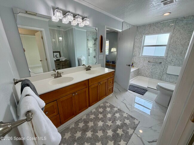 Building Photo - 190 Harwood Ave