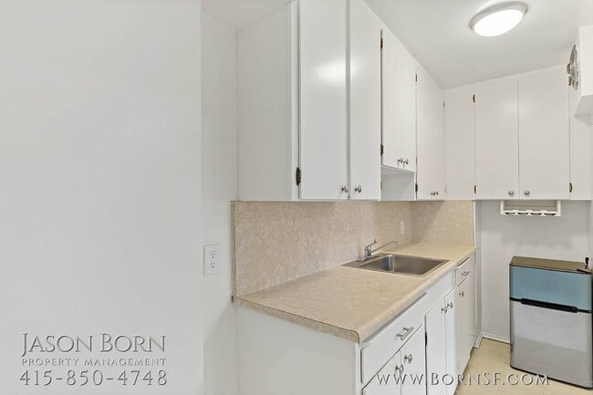 Building Photo - 1720 Lombard St