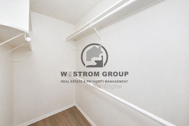Building Photo - 316 Crowe Dr