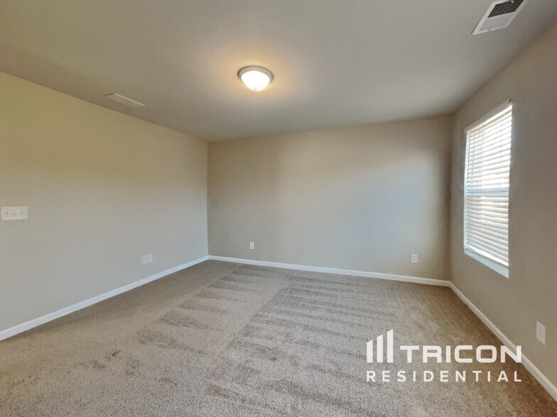 Building Photo - 3941 Cowen St