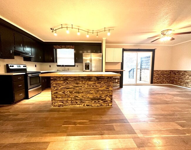 Building Photo - 28 Leonard Dr