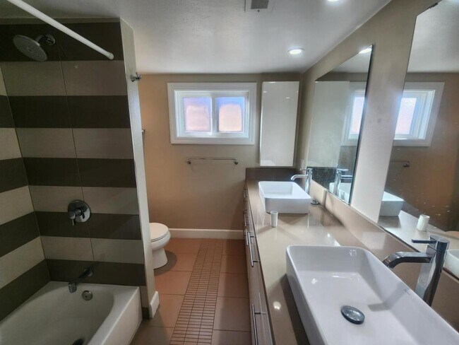 Building Photo - 9345 Golondrina Dr