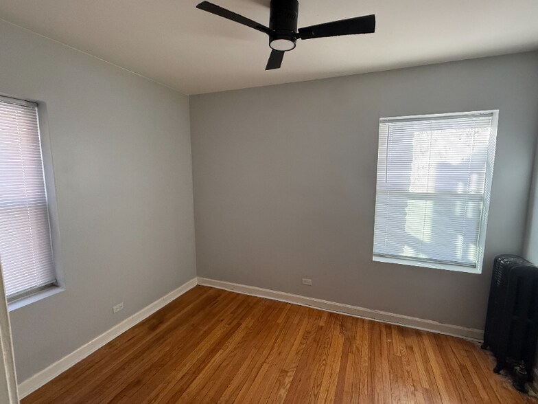 Building Photo - 7204 S Cornell Ave