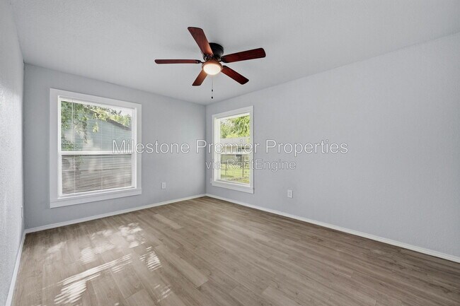Building Photo - 718 W Belden St