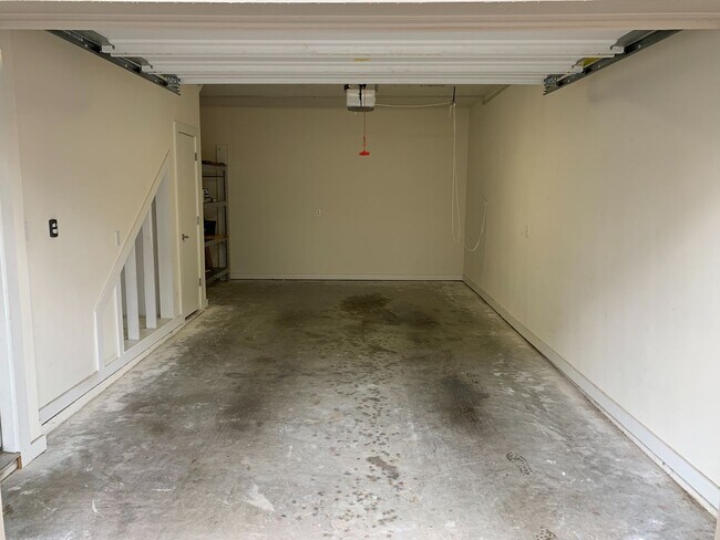 Building Photo - "Fantastic 1-Bedroom Condo off South Congr...