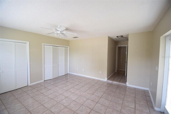 Building Photo - 1204 Honeytree Ln W