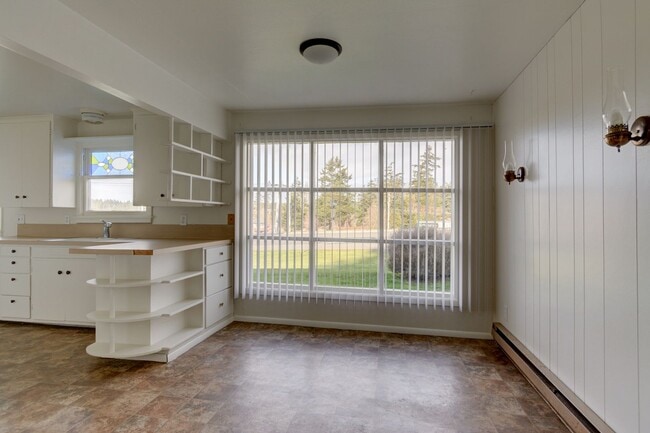 Building Photo - Single Family 2 bedroom 1 Bath Home