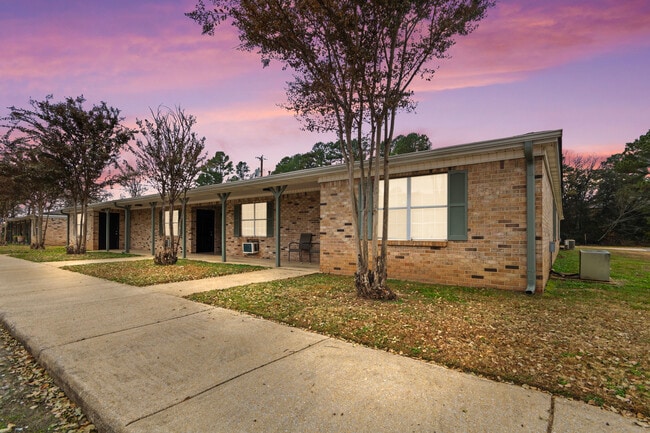 Building Photo - Swan Creek Apartments