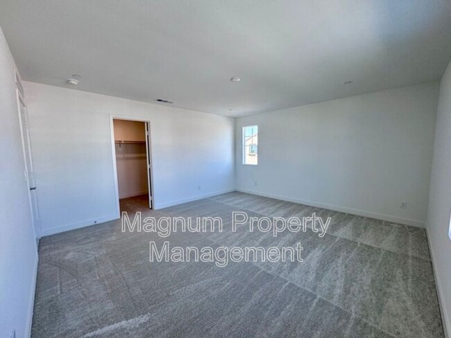 Building Photo - 30769 Valley Heights Dr.