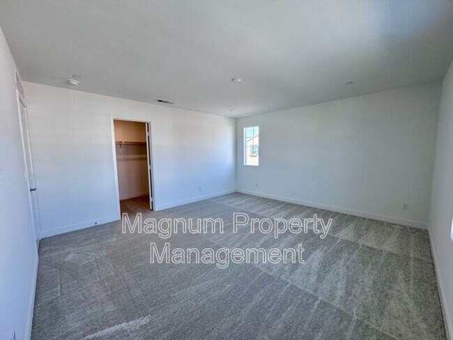 Building Photo - 30769 Vly Hts Dr