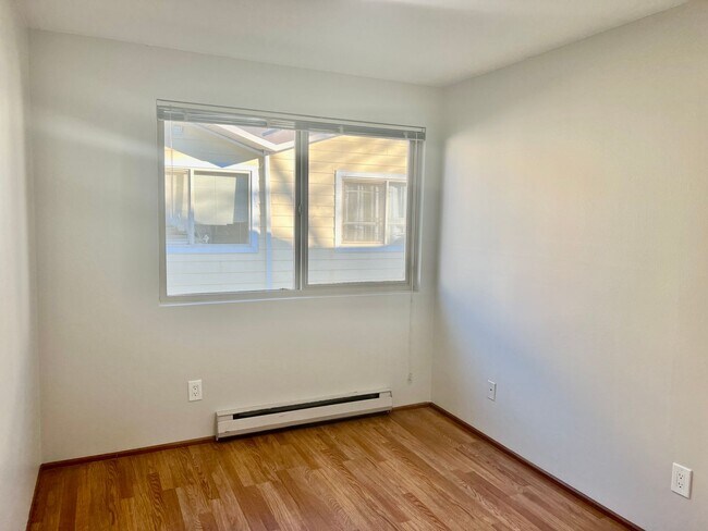 Building Photo - 3-Bedroom North Green Lake Townhouse-Style...
