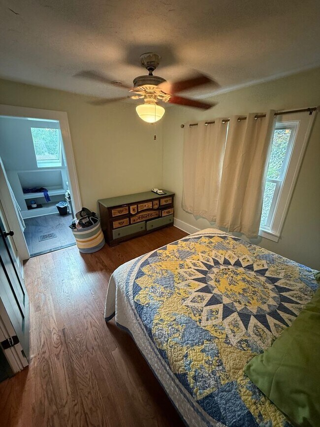 Building Photo - Charming 3BR House in Waterford