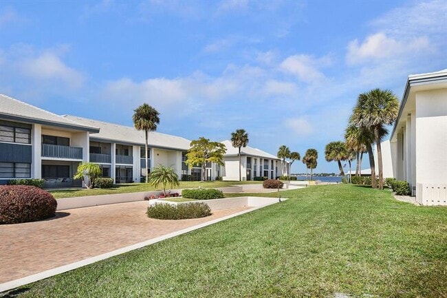 Building Photo - 175 SE St Lucie Blvd