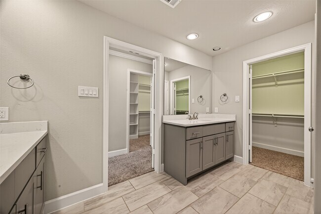 Building Photo - 4413 Schuler St