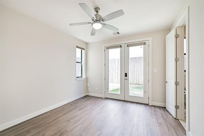 Building Photo - 2526 Chenevert St