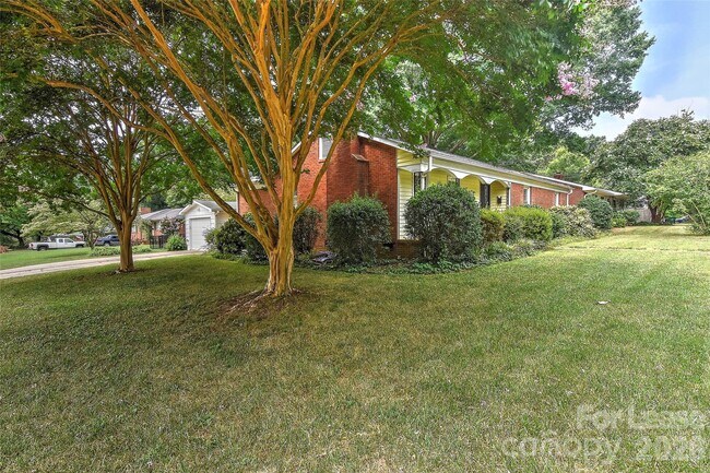 Building Photo - 420 Seneca Pl