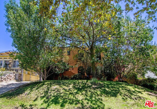 Building Photo - 130 Catalina St