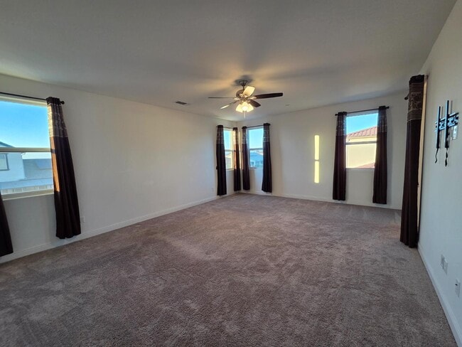 Building Photo - 705 Skansen St