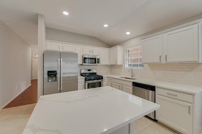 Building Photo - 14109 Ballycastle Trail