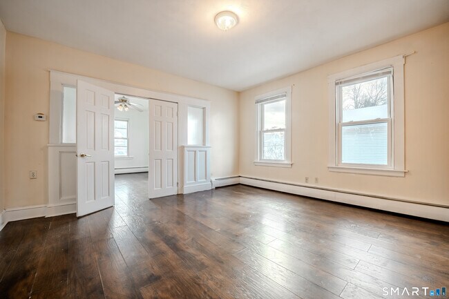 Building Photo - 422 Allen St