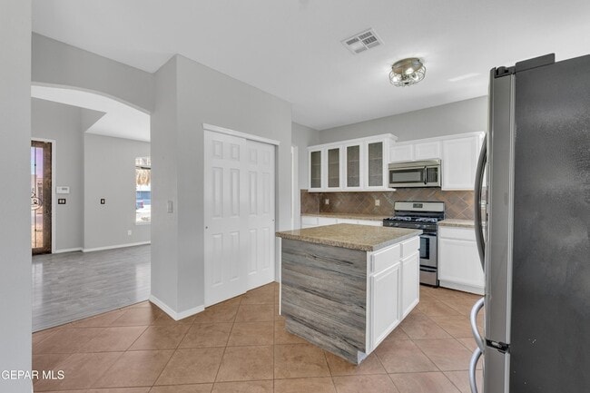 Building Photo - 14378 N Cave Dr