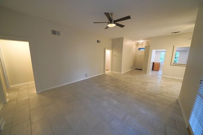 Building Photo - Beautiful Home in the desirable Shavano Ga...