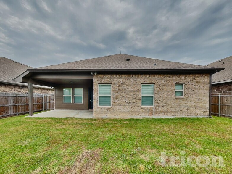 Building Photo - 216 Range Rd