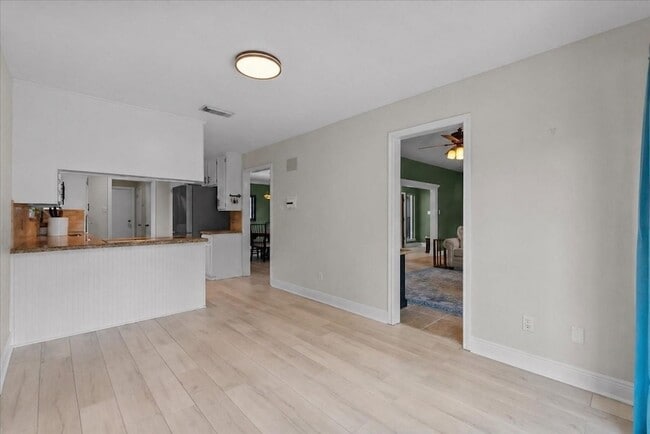 Building Photo - 1626 Lake Bluff Dr