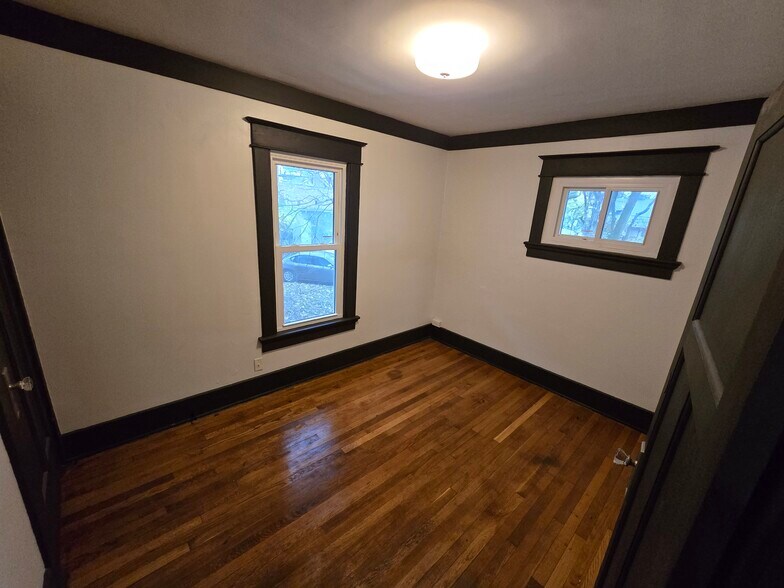 Building Photo - 21 W Beechwood Ave