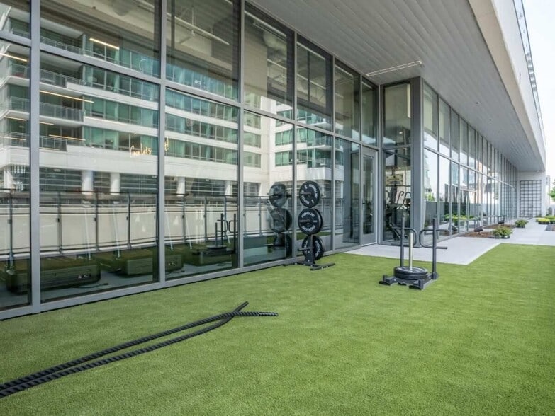 Building Photo - 353 N Halsted St