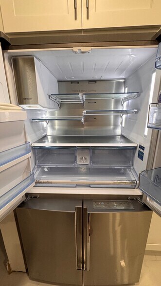 Building Photo - 6727 Sheridan St