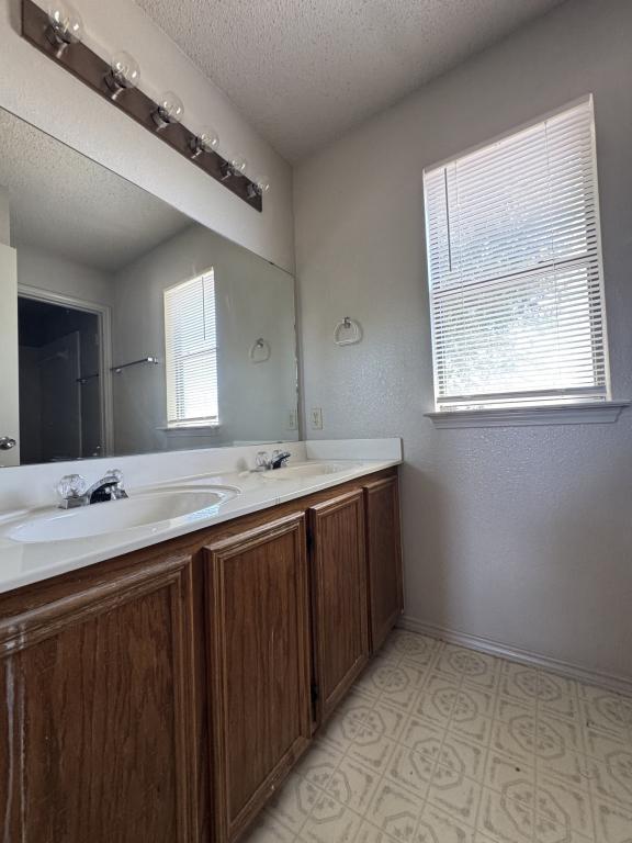 Building Photo - 2902 Bluejay Dr