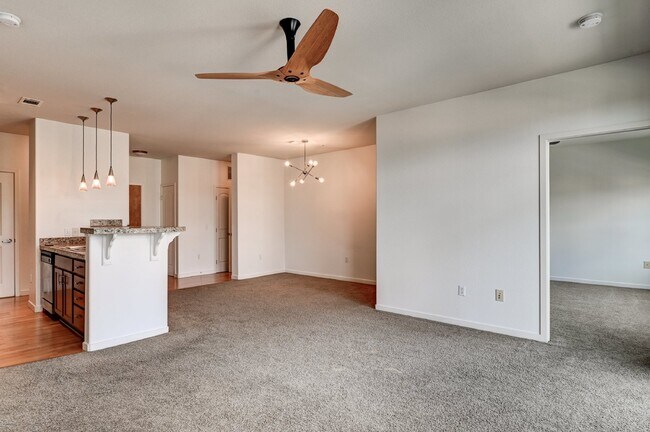 Building Photo - $2,195, 2 Bed 2 Bath Condo in Broomfield w...