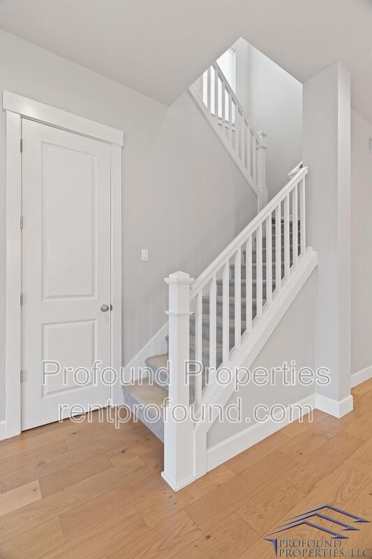 Building Photo - 6843 SE Red Alder St